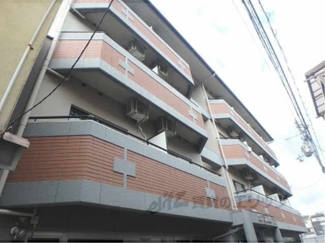 京都市右京区西院春栄町のマンションの建物外観