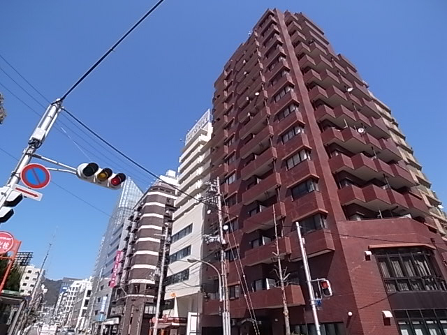 神戸市中央区八幡通のマンションの建物外観