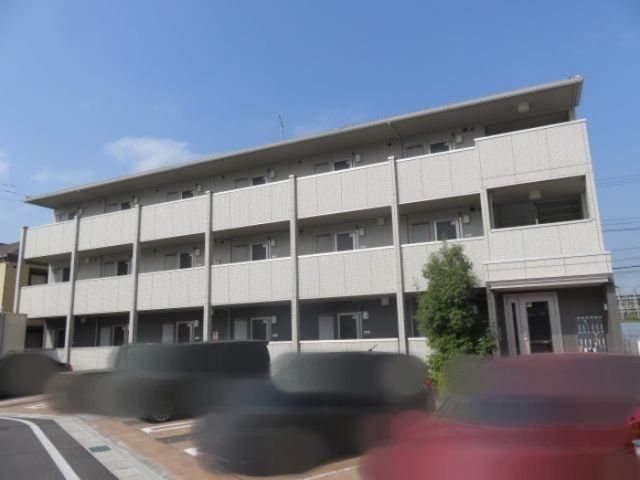 静岡市駿河区鎌田のアパートの建物外観