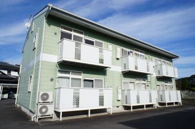 桜川市富士見台のアパートの建物外観
