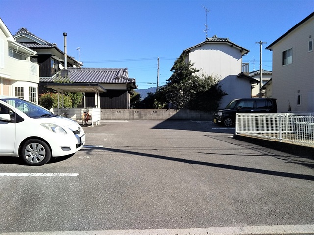 【カーサ・エクセレンテ　Ａの駐車場】