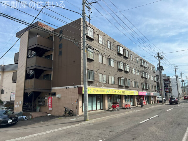 札幌市南区澄川四条のマンションの建物外観