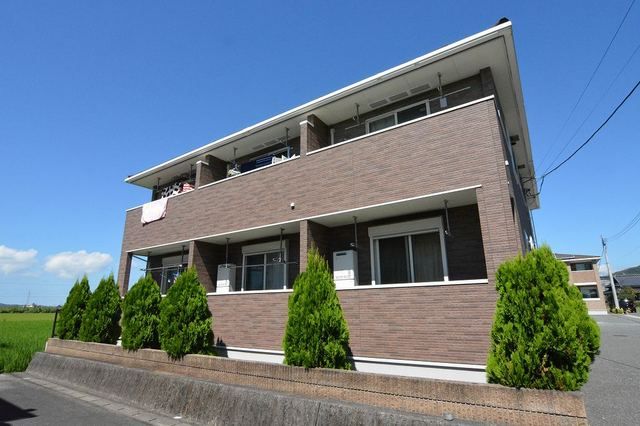 宇城市小川町北新田のアパートの建物外観