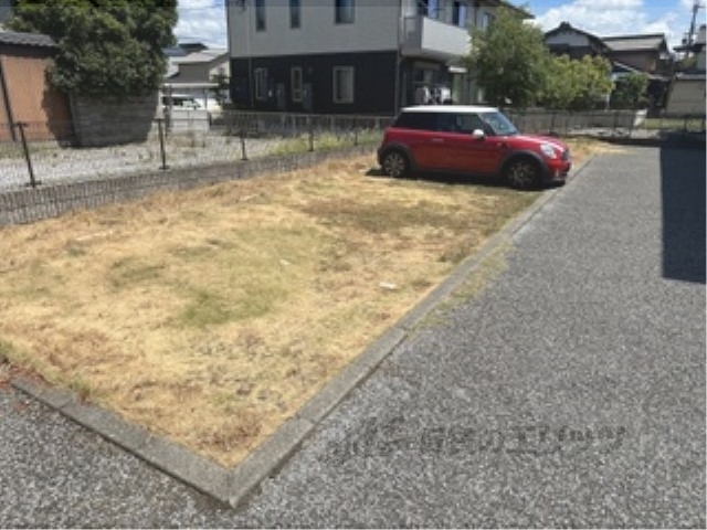 【彦根市池州町のアパートの駐車場】