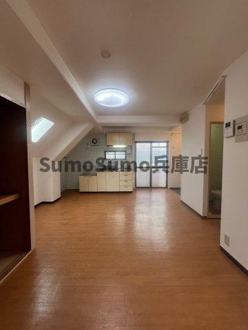 居室・リビング　こちらのリビングで趣味の時間をお楽しみください