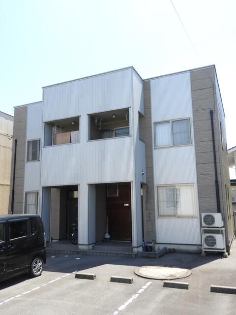 【ピサリ西荒屋の建物外観】