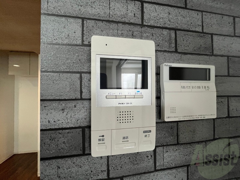 セキュリティ　モニタ付インターホンです。セキュリティ面も安心ですね！