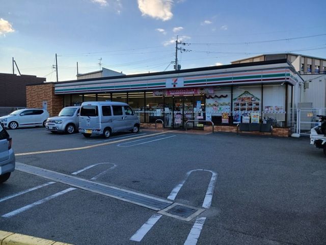 コンビニ　セブンイレブン 宝塚山本東３（コンビニ）まで750m