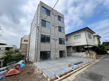 中野区本町のマンションの建物外観