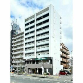 【福岡市城南区荒江のマンションの建物外観】