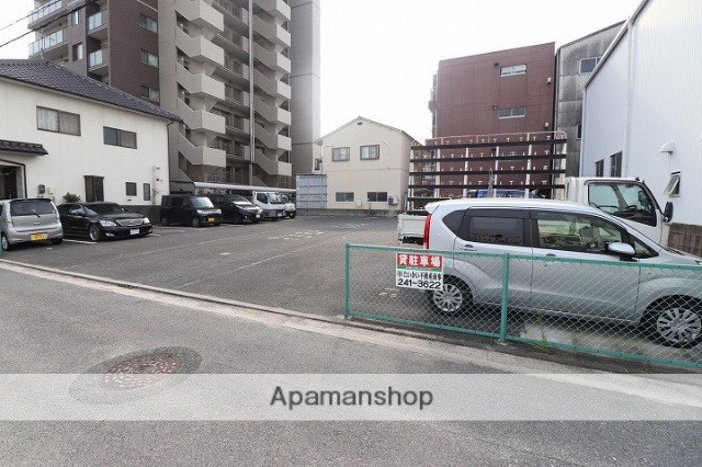 駐車場　ロビー