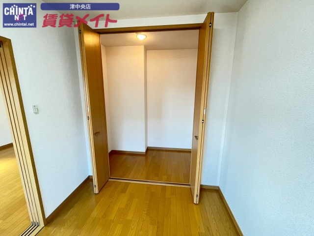 収納　同型参考写真