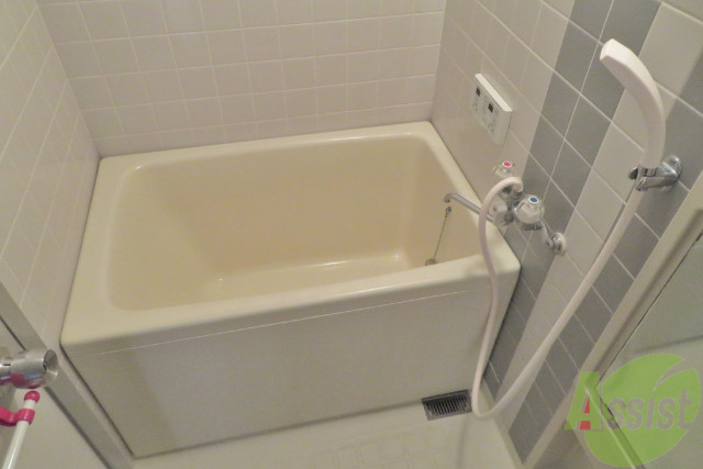 バス・シャワールーム　お風呂はバス・トイレ別で追焚機能も付いてます。