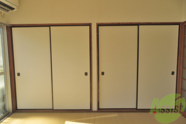 収納　押し入れは奥行もしっかりあります。