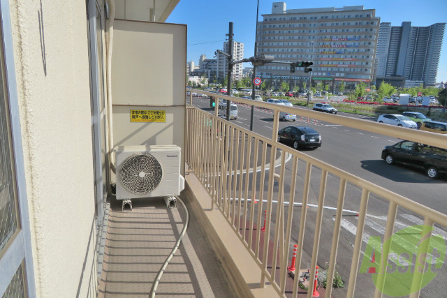 バルコニー　バルコニーは幅もしっかりあって洗濯物が干しやすそうです。