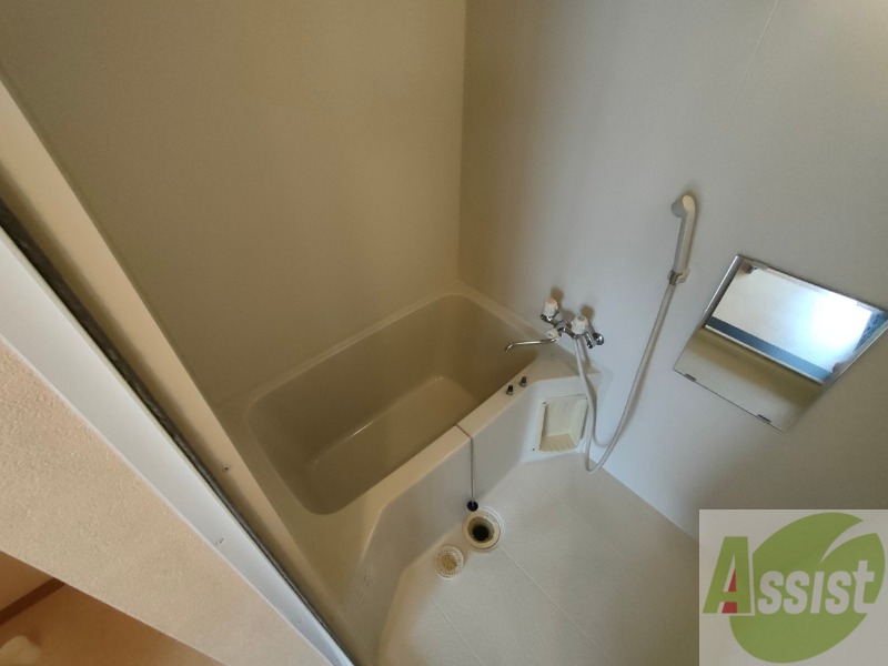 バス・シャワールーム　ユニットバスです。疲れを癒すのに欠かせませんね！