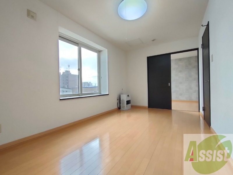 居室・リビング　広くてキレイなお部屋が広がっていて、充実した生活が送れそう。