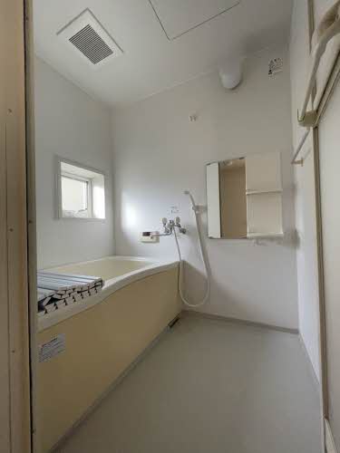 バス・シャワールーム　落ち着いた空間のお風呂です