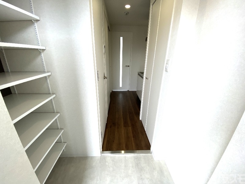 玄関　玄関を一歩入ると・・・こんな感じです。