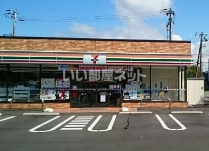 コンビニ　セブンイレブン　信濃町店（コンビニ）まで671m