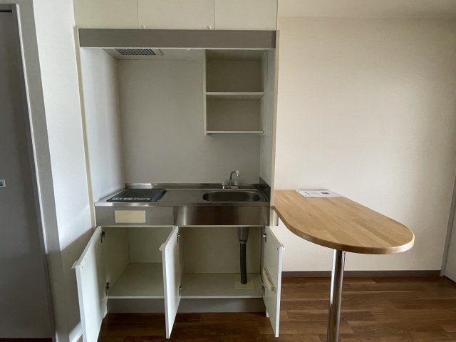 キッチン　同物件別号室の写真です。