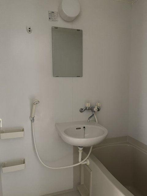 バス・シャワールーム　同物件別号室の写真です。