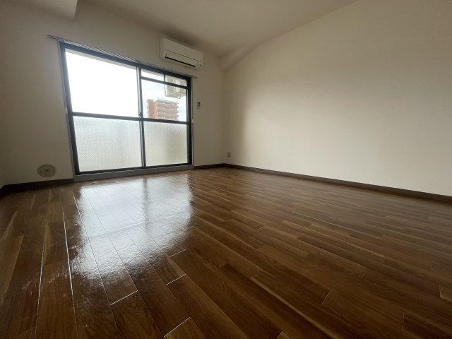 居室・リビング　同物件別号室の写真です。