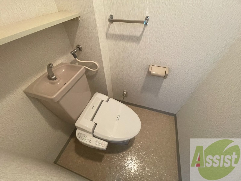 トイレ　こちらはトイレです。清潔感があり、安心して使用できます。