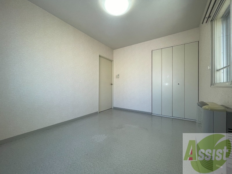 その他部屋・スペース　洋室を撮影しました。日射しがあり明るい印象。