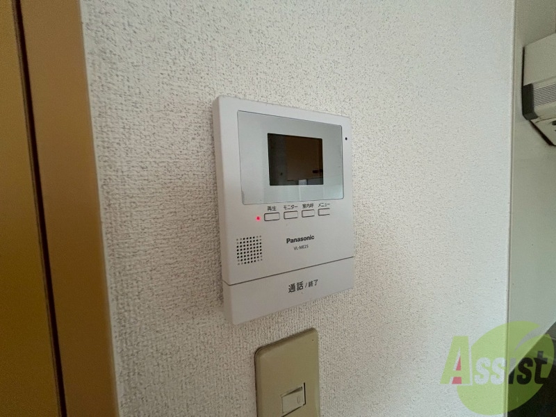セキュリティ　モニタ付インターホンです。セキュリティ面も安心ですね！