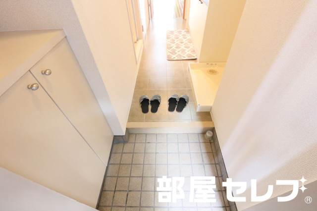 玄関　写真はイメージです。