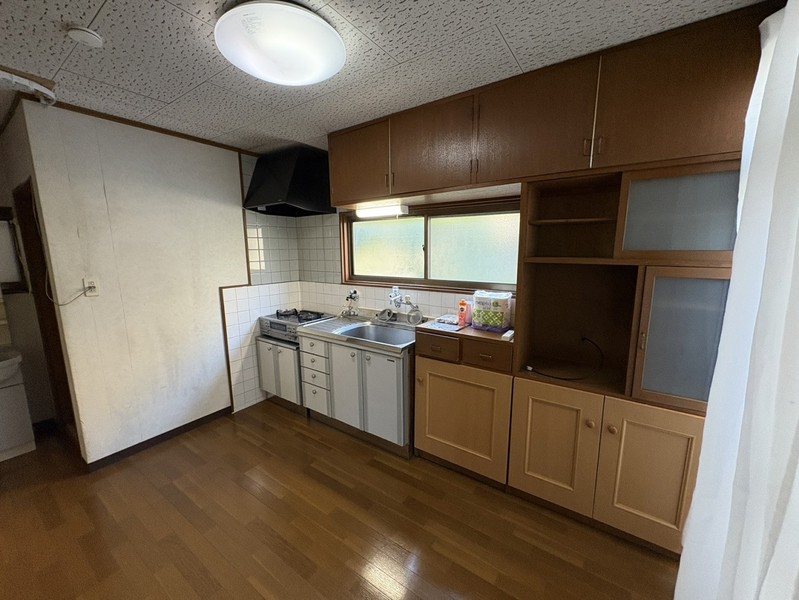 田寺4丁目戸建の居間写真