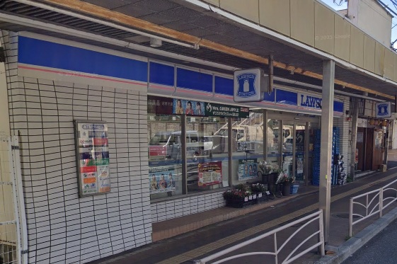 コンビニ　ローソン 京急田浦駅前店（コンビニ）まで447m