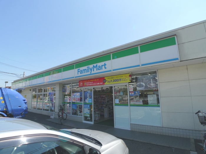 コンビニ　ファミリーマート（コンビニ）まで426m