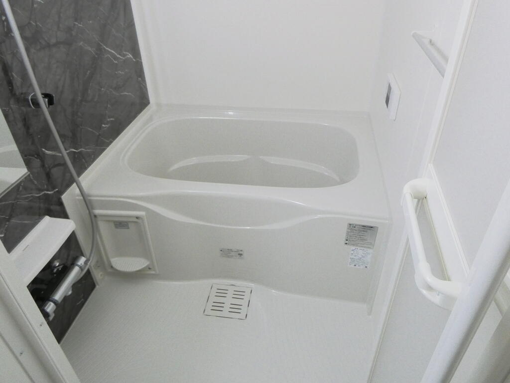 バス・シャワールーム　※同アパートのものを使用しております。