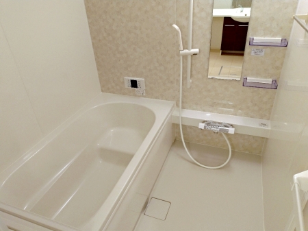 バス・シャワールーム　コンパクトで使いやすいお風呂です
