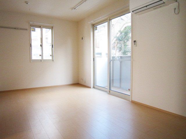 居室・リビング　☆角部屋２面採光☆