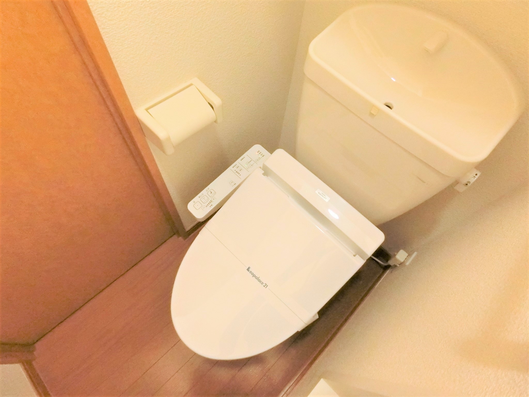 トイレ　温水洗浄便座付トイレです☆