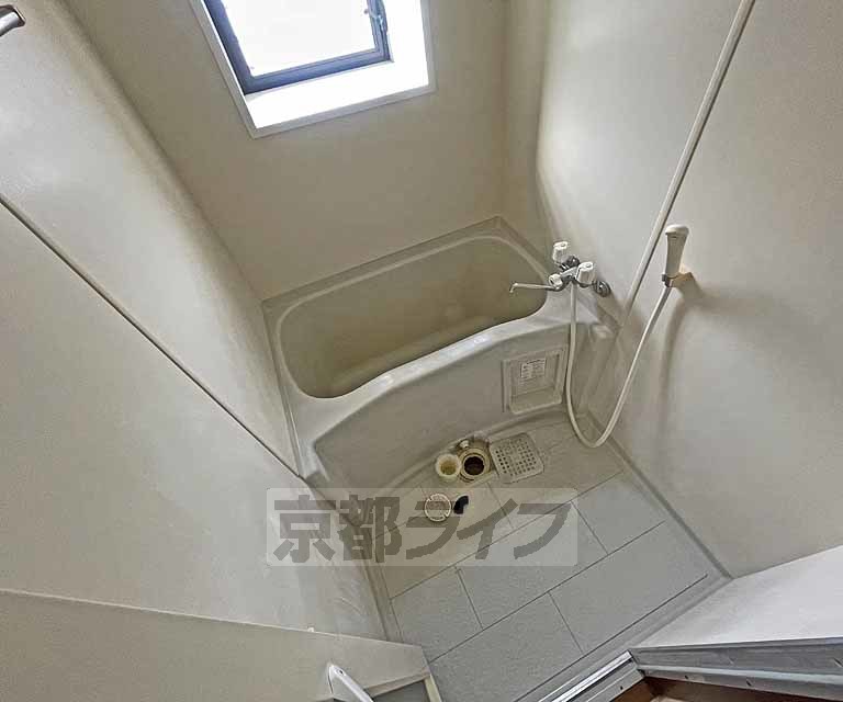 バス・シャワールーム　清潔感のあるお風呂です