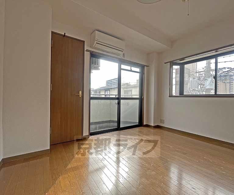 居室・リビング　採光良好のお部屋です