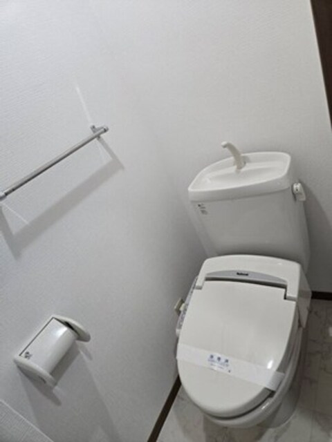 トイレ　温水洗浄暖房便座