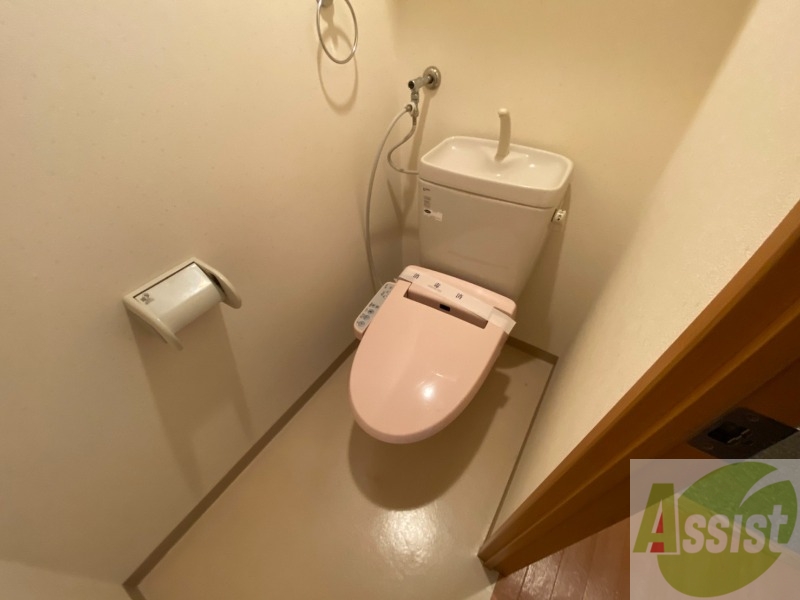 トイレ　こちらはトイレです。清潔感があり、安心して使用できます。