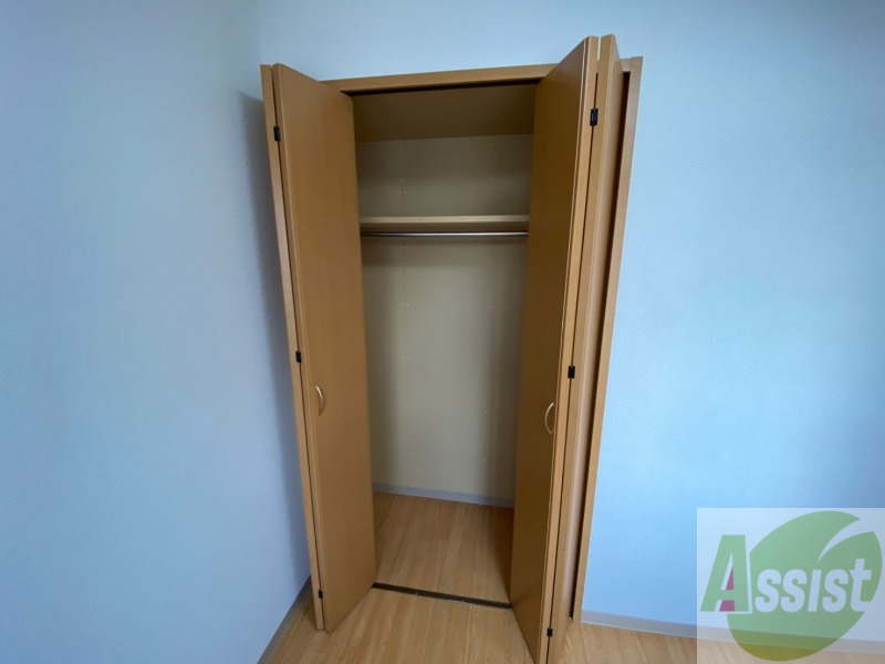 収納　寝室の収納です。部屋がすっきり片付きます。