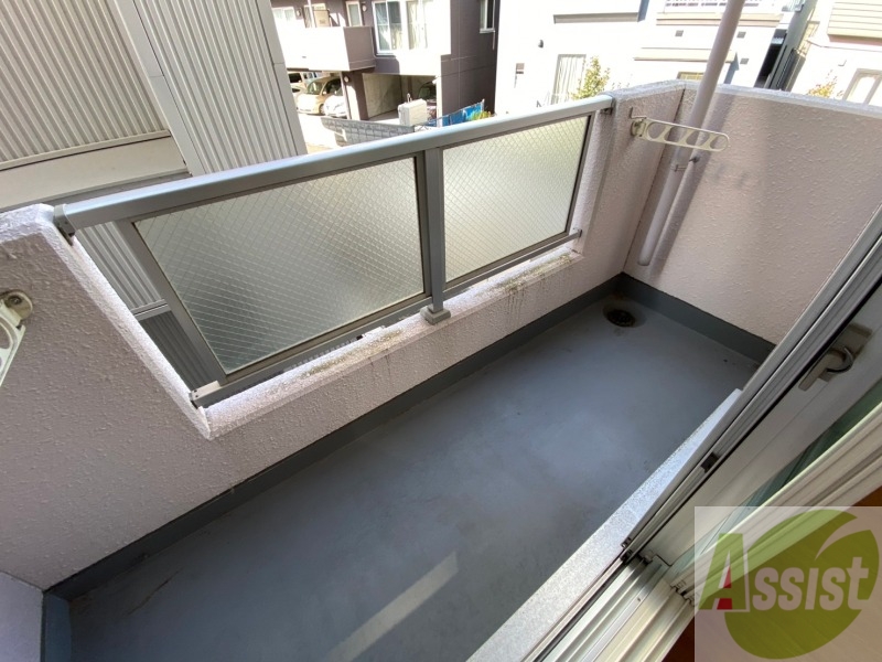 バルコニー　バルコニーです。洗濯物を干したり一息ついたりできますね！