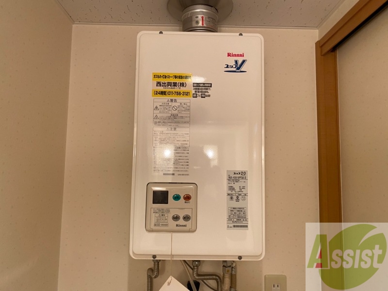 その他設備　給湯器は簡単操作で温度調整ができますよ。