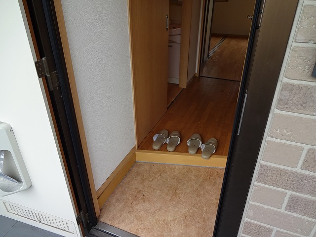 玄関　※別号室の同間取の参考写真です