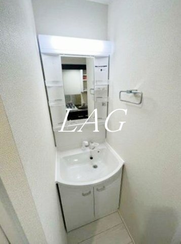 洗面設備　独立洗面台になります。