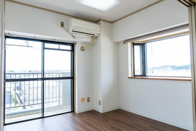 その他部屋・スペース　バルコニー側の洋室