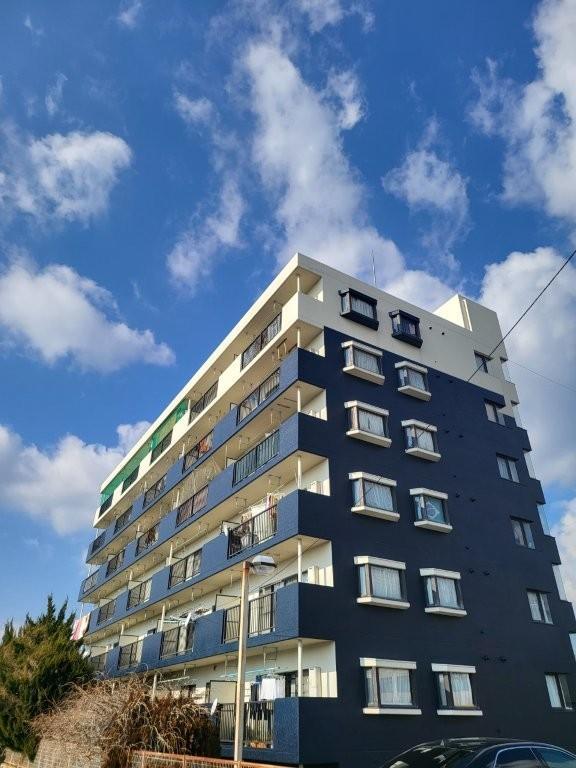 建物外観　近隣で最も高層の建物