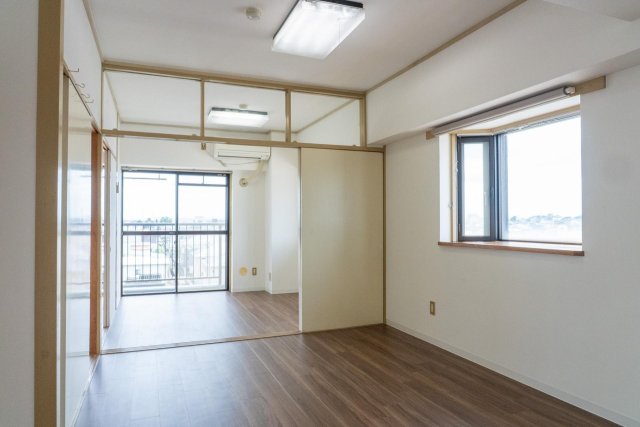 居室・リビング　DKと洋間を繋げると10畳超え！